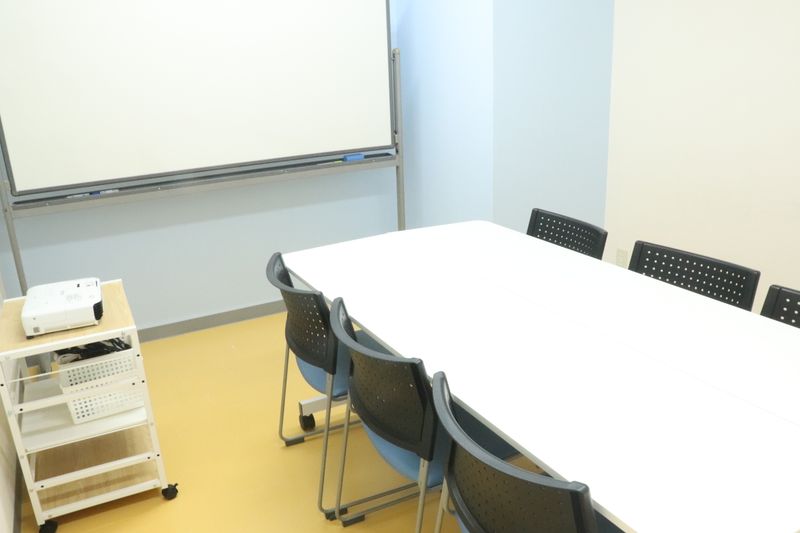 旭町104会議室[定員6+予備椅子] - みんなの貸会議室　那覇旭町店
