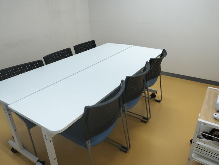 旭町104会議室[定員6+予備椅子] - みんなの貸会議室　那覇旭町店