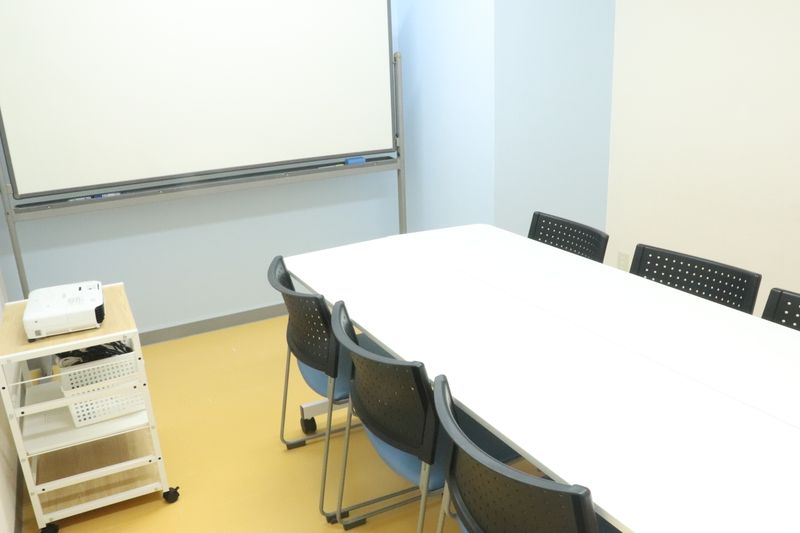 旭町104会議室[定員6+予備椅子] - みんなの貸会議室　那覇旭町店