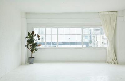 白格子窓からは都会的な景色が。 - FIVE STUDIOの室内の写真