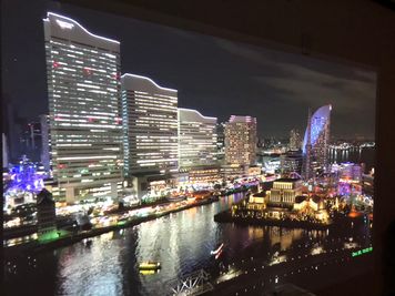 ポッピンアラジン2
【プロジェクター№1】
YouTubeの夜景動画です
その他動画コンテンツOK - レンタルスペース【RoomAoyama】 店舗1F貸しスペースの室内の写真