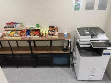 軽食販売やコピー機も！ - CROSS WORK有明 【P ROOM】レンタルスペース（～4名）のその他の写真