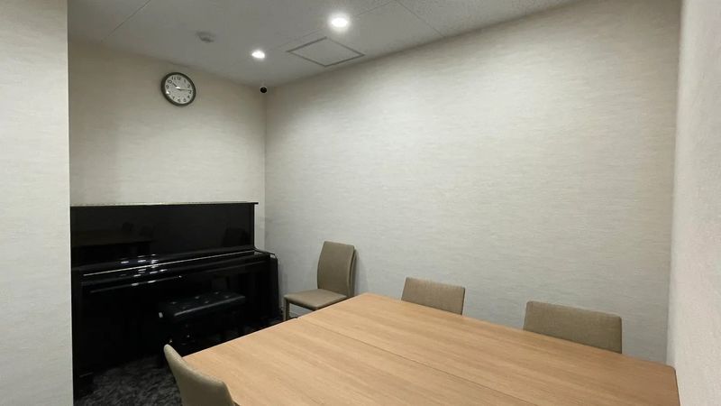 ピアノがあるお部屋 - CROSS WORK有明 【P ROOM】レンタルスペース（～4名）の室内の写真