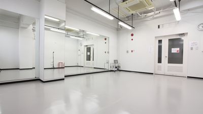 ダンスなら10名くらいまでご利用可能です。 - レンタルスタジオ ＤＡＹＳ スタジオDAYS　Bスタジオ（２階）の室内の写真