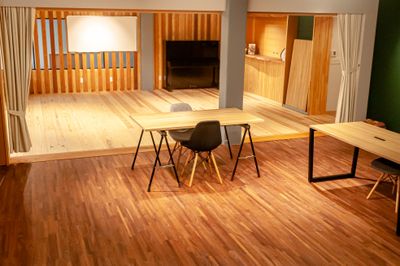土日祝は、隣のスペースと繋げてのご利用も可能です。 - Co-working&Community Space K.I.Tの室内の写真