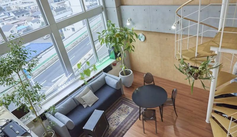 BUTASTA デザイナーズ × ボタニカルなレンタルスペースの室内の写真