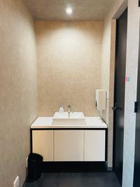 お手洗いスペースです。 - 木利画材2階、レンタルスペース「虹色ラボ」 レンタルスペース「虹色ラボ」の室内の写真