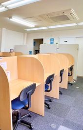 集中ができる自習ブース - TORINO-SUひばりが丘 2４時間無人管理 　【自習室】TORINO-SUの室内の写真