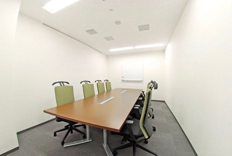 最大8名収容のミーティングルーム！ - リファレンス大博多ビル MTR1101の室内の写真