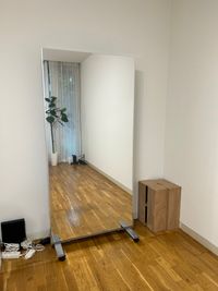 【全身鏡 取り外しできるキャスター台付き】
160×80cm
 - BPstudio 撮影スタジオ・貸しスペースの設備の写真