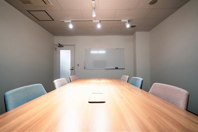 【日本橋箱崎】6名会議室★wifi、大型モニター、ホワイトボード - STAYUP日本橋箱崎