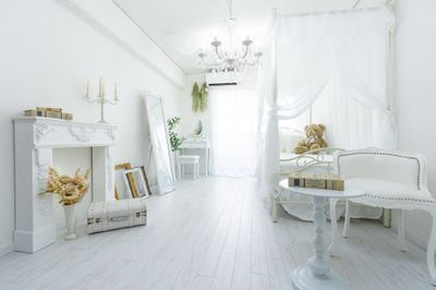 白壁と白家具 - 撮影スタジオ　Aimer AKIBA （エメ アキバ） 【秋葉原4分・岩本町2分】撮影スタジオ　Aimer Akibaの室内の写真