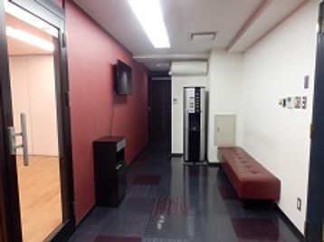 ロビー - 横浜ダンス学院 レンタルスタジオ 横浜駅徒歩6分 73㎡ 多ジャンルOKの室内の写真