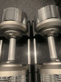 ダンベルはPROVERBELLの可変式ダンベル。片手 最小4kg ~ 最大41.5kgまで1.5kg刻みで設定可能 - GORILLA HUB KOMAGOME | ゴリラハブ駒込 【2名まで】駒込駅徒歩6分の②パワーラックスペースの設備の写真