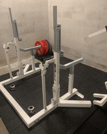 ベンチを外してスクワットラックとして使用可能 - GORILLA HUB KOMAGOME | ゴリラハブ駒込 【2名まで】駒込駅徒歩6分の③パワーリフティングスペースの設備の写真