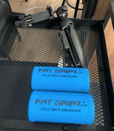 【他スペースと共有】FAT GRIPZ、スマホ三脚 - GORILLA HUB KOMAGOME | ゴリラハブ駒込 【2名まで】駒込駅徒歩6分の④ウエイトリフティングスペースの設備の写真