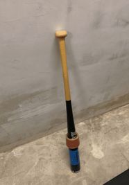 1kgのマスコットバットと追加のウエイト0.4kg - GORILLA HUB KOMAGOME | ゴリラハブ駒込 【2名まで】駒込駅徒歩6分の④ウエイトリフティングスペースの設備の写真