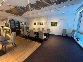 オフサイトミーティング等にも人気です！ - Relax room 渋谷 Relax room 渋谷｜会議利用🖊街コン・交流会🍃の室内の写真