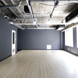 ykaグループレンタル室 新横浜エリアのダンス練習室(各種ダンス、ヨガに最適)の室内の写真