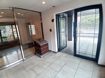 ykaグループレンタル室 新横浜エリアのダンス練習室(各種ダンス、ヨガに最適)の室内の写真