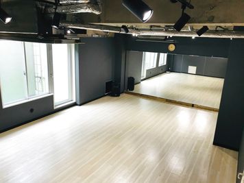 ykaグループレンタル室 新横浜エリアのダンス練習室(各種ダンス、ヨガに最適)の室内の写真