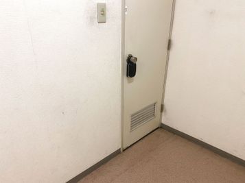 ykaグループレンタル室 新横浜エリアのダンス練習室(各種ダンス、ヨガに最適)の室内の写真