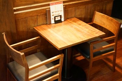 テーブル2名席 - 麻布十番 BAR 新海 BAR仕様のレンタルスペース｜各種撮影、会議、セミナーなどに◎の室内の写真