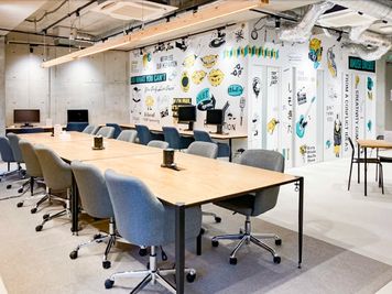 カラフルな外装が目印！コワーキングスペース内にあります。 - Colony#3 下北沢 貸会議室の室内の写真