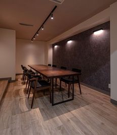 商談に★I島　12名（お部屋に椅子12脚のご用意がございます） - 銀座ユニーク貸会議室7丁目店 N305の室内の写真