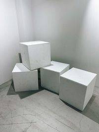 白サイコロ（約W400×D400×H400）×4 - Studio HEIM（スタジオハイム） 自然光の入る白背景のレンタルギャラリー・撮影スタジオの設備の写真