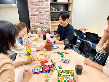 パーティー・ゲーム会の利用例② 🎉 - ベンチャーデスク銀座６ 貸し会議室.Aの室内の写真