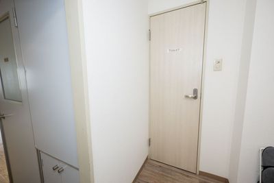 トイレ入口 - レンタルスタジオAivic渋谷宮益坂【ダンス禁止スペース】の設備の写真
