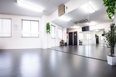 両面鏡７枚設置 - Dance Lab GRAN 浄心店の室内の写真