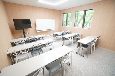 ＜レンタルスペースYAHAGI No.1＞ツルマガーデン内🌳18名収容💺Wi-Fi📶モニター🖥会議/研修/ワークショップ - 【レンタルスペースYAHAGI】