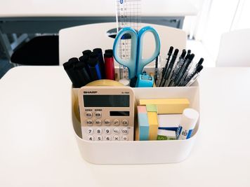 文具も豊富です。 - 会議室オアシス新大阪 新大阪駅徒歩2分★全設備無料★ニューオープンの設備の写真