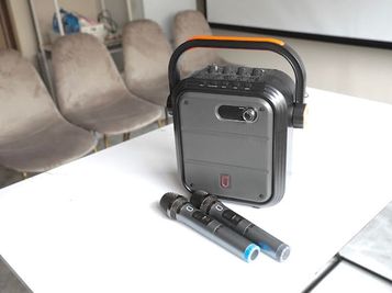 高性能スピーカー・マイク２本。Bluetooth搭載。ラジオ搭載。カラオケＯＫ - ホワイトガーデン心斎橋🌼駅30秒多目的スペース ≪ホワイトガーデン心斎橋≫33人/駅近30秒/パルコ前✨の設備の写真
