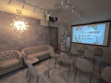 ホワイトガーデン心斎橋🌼駅30秒多目的スペース ≪ホワイトガーデン心斎橋≫33人/駅近30秒/パルコ前✨の室内の写真