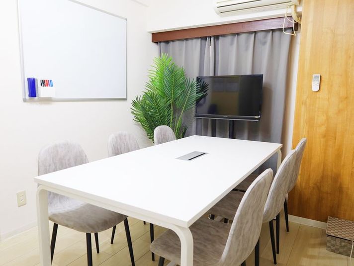 【新宿駅徒歩1分】最大8名/会議室/セミナー/ボドゲ  新宿Ａ - 《RIVERLD新宿》