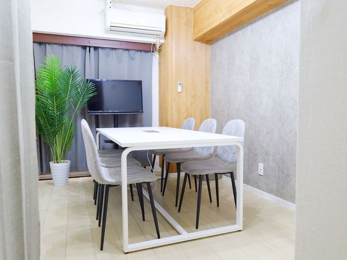 【新宿駅徒歩1分】最大8名/会議室/セミナー/ボドゲ  新宿Ａ - 《RIVERLD新宿》