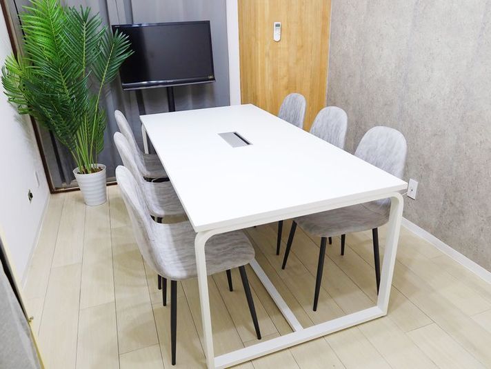 【新宿駅徒歩1分】最大8名/会議室/セミナー/ボドゲ  新宿Ａ - 《RIVERLD新宿》