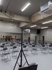 椅子50脚を完備しており、コンサート実施も可能 - Jardin des arts（バレエ団芸術座静岡スタジオ）の設備の写真