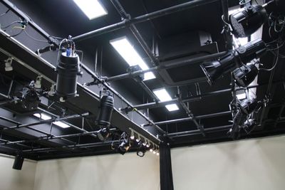 オプションで本格的なLED照明使えます - スタジオ・小劇場「シアターウィング」 四ッ谷のホール型イベントスペース・小劇場の室内の写真