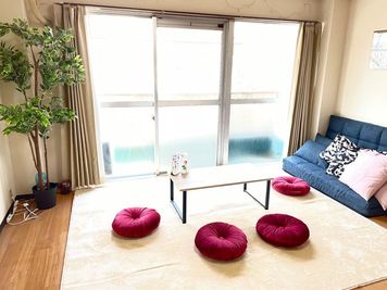 CRAYS１✨【高崎駅 徒歩5分】出入り自由/～8名/24h可 🌸🍻春割🌷🥂完全個室の貸切パーティースペース☆の室内の写真