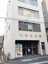 入口に自販機があります - SPACE 712・浅草雷門【田原町駅徒歩3分】の外観の写真