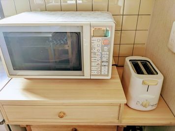 無料備品／電子レンジ - 【屋外炭火BBQスペース】農家のお宿三左衛門邸 貸切BBQ/滋賀高島琵琶湖メタセコイア並木/無料駐車場の設備の写真