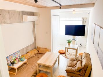 CRAYS5✨【高崎 駐車場1台】出入り自由/～6名/24h 🎄OPEN冬割🎅完全個室の貸切パーティースペース☆の室内の写真