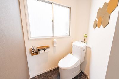 トイレはスペース内にあり、清潔なのはもちろん備品も充実✨ - ハイスペ 三宮イクシー 〈ハイスペ 三宮イクシー〉【定員タイプA】の設備の写真