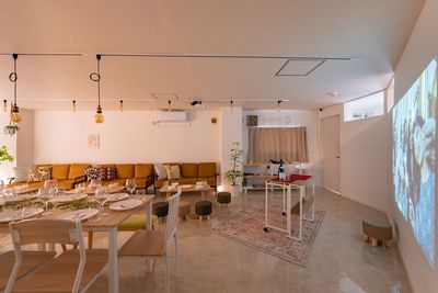 歓送迎会にはムービー投影がピッタリ📽 - ハイスペ 三宮イクシー 〈ハイスペ三宮イクシー〉【定員タイプB】の室内の写真