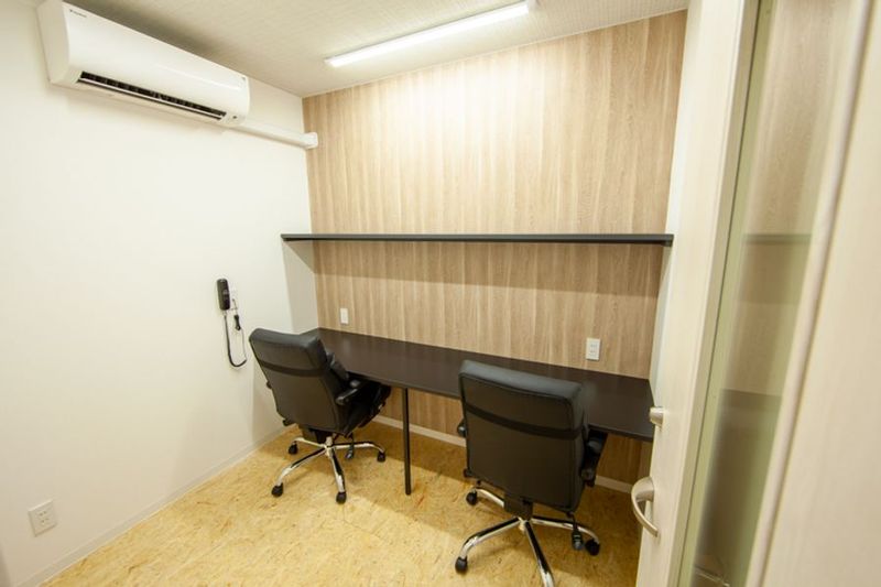 2人掛けの作業部屋 - MYST（マイスタ） 2人用個室スペースの室内の写真