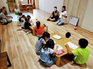 ChicoEnglish様☆キッズ英会話教室では毎週楽しく真剣に！がんばっています - レンタルスペース『コロポックル』 【定期利用限定】レンタルスペースの室内の写真
